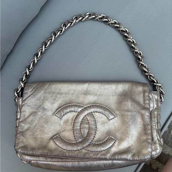 Vintage Auth. CHANEL Metallic Silver Calfskin Modern Chain Flap, Silver Hardware - Picture 5 of 16
